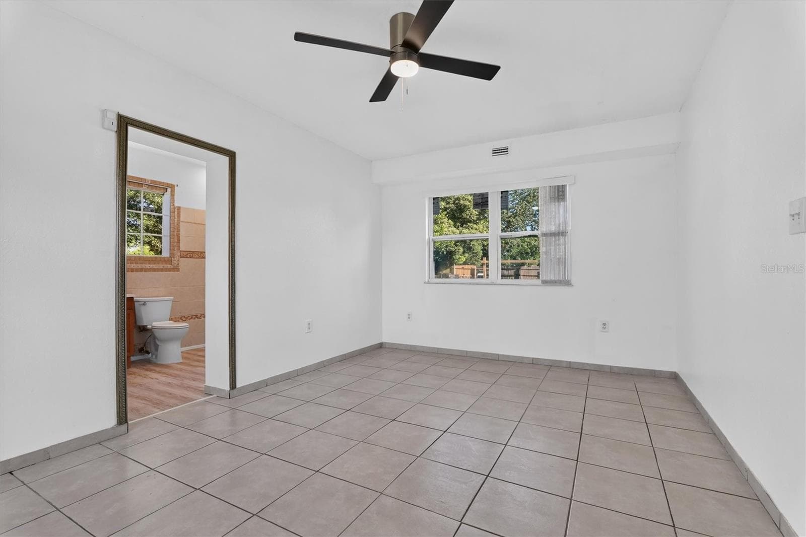 Primary bedroom - 208 PALMYRA DR, ORLANDO