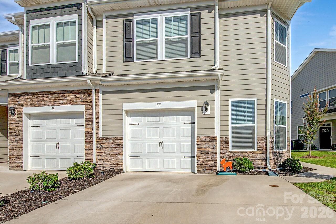 Townhouse at 33 Cedar Hill Road, Hendersonville, photo 2 of 44