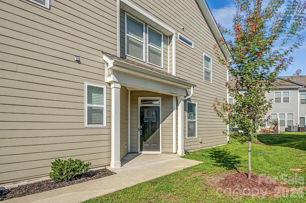 Townhouse at 33 Cedar Hill Road, Hendersonville, photo 4 of 44
