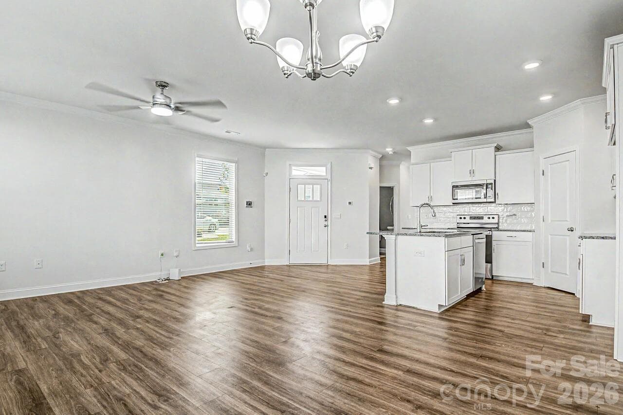 Townhouse at 33 Cedar Hill Road, Hendersonville, photo 5 of 44