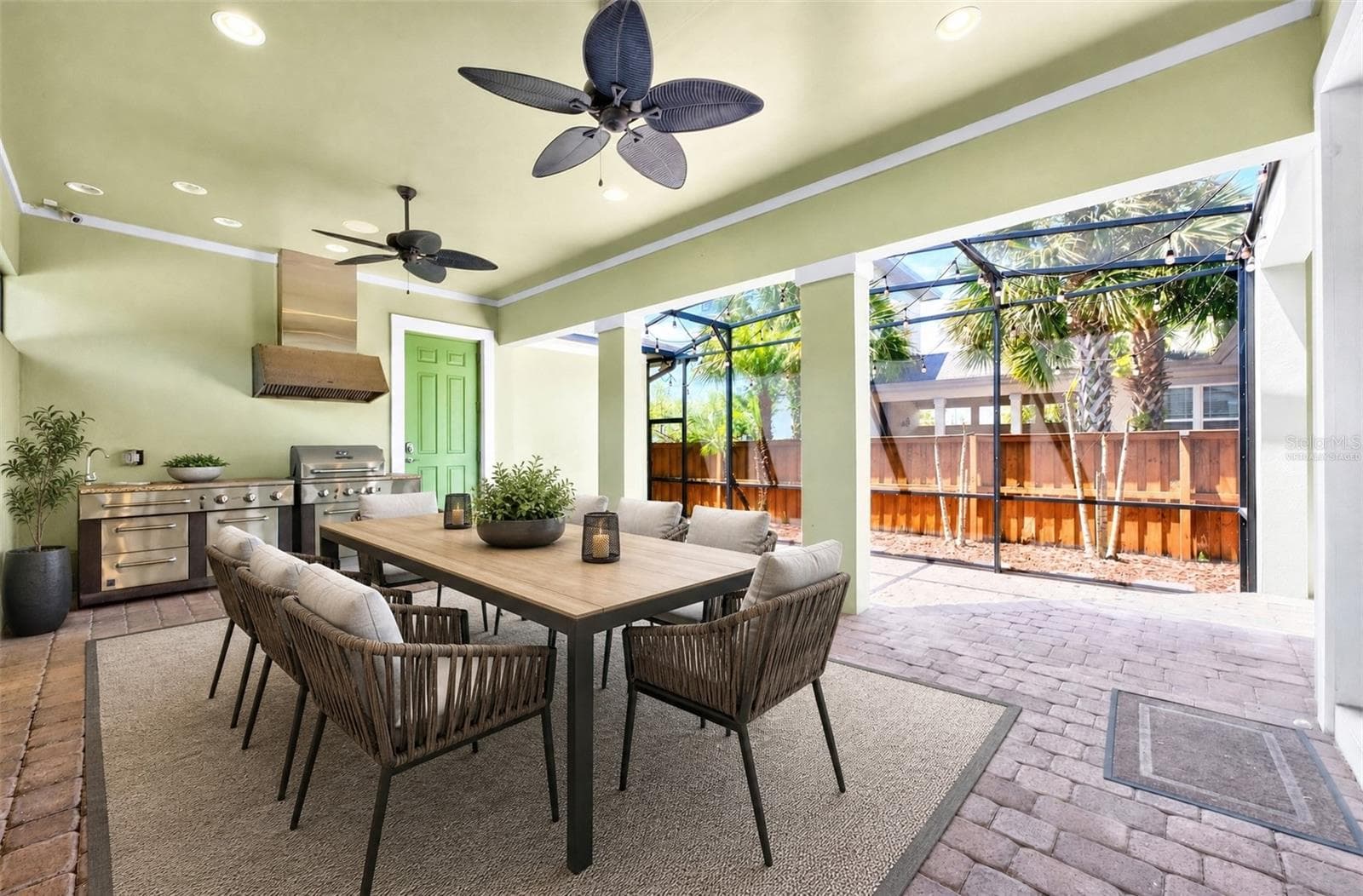 Relax with family or entertain friends. Virtually Staged. - 8130 LAUREATE BLVD, ORLANDO