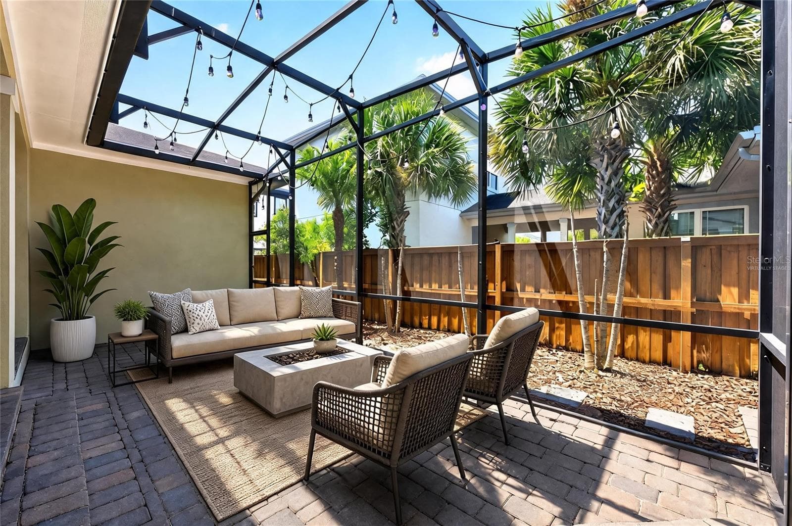 Relax with family or entertain friends. Virtually Staged. - 8130 LAUREATE BLVD, ORLANDO