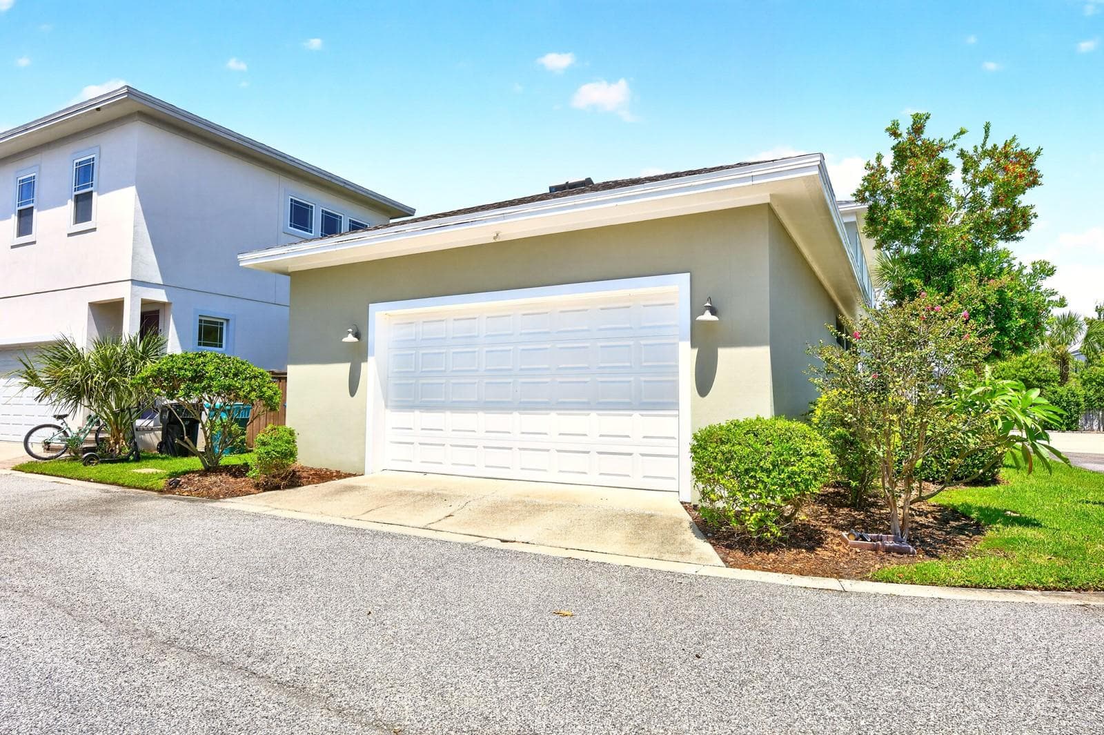 2-car rear facing garage. - 8130 LAUREATE BLVD, ORLANDO