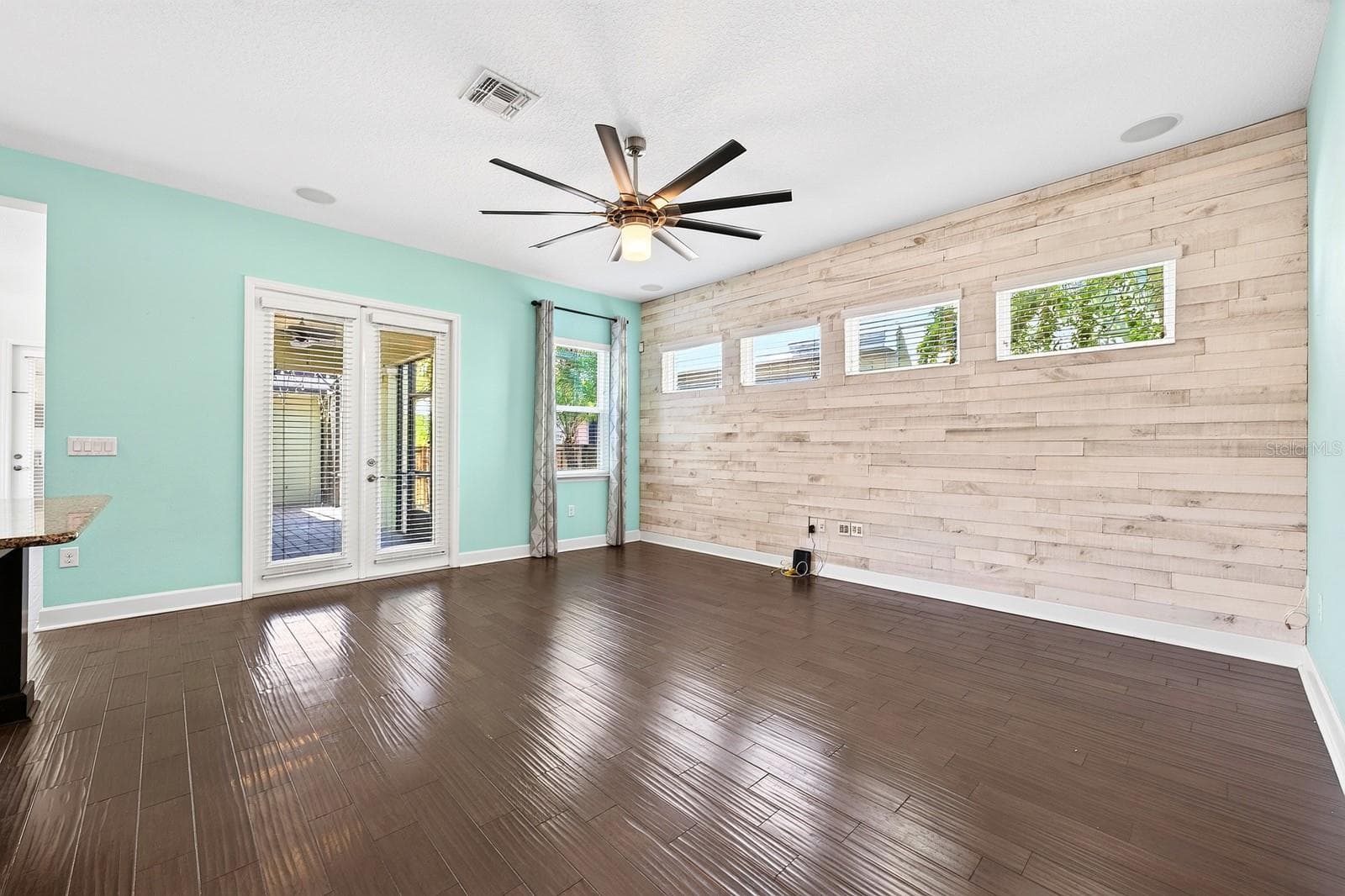 Living Room. - 8130 LAUREATE BLVD, ORLANDO