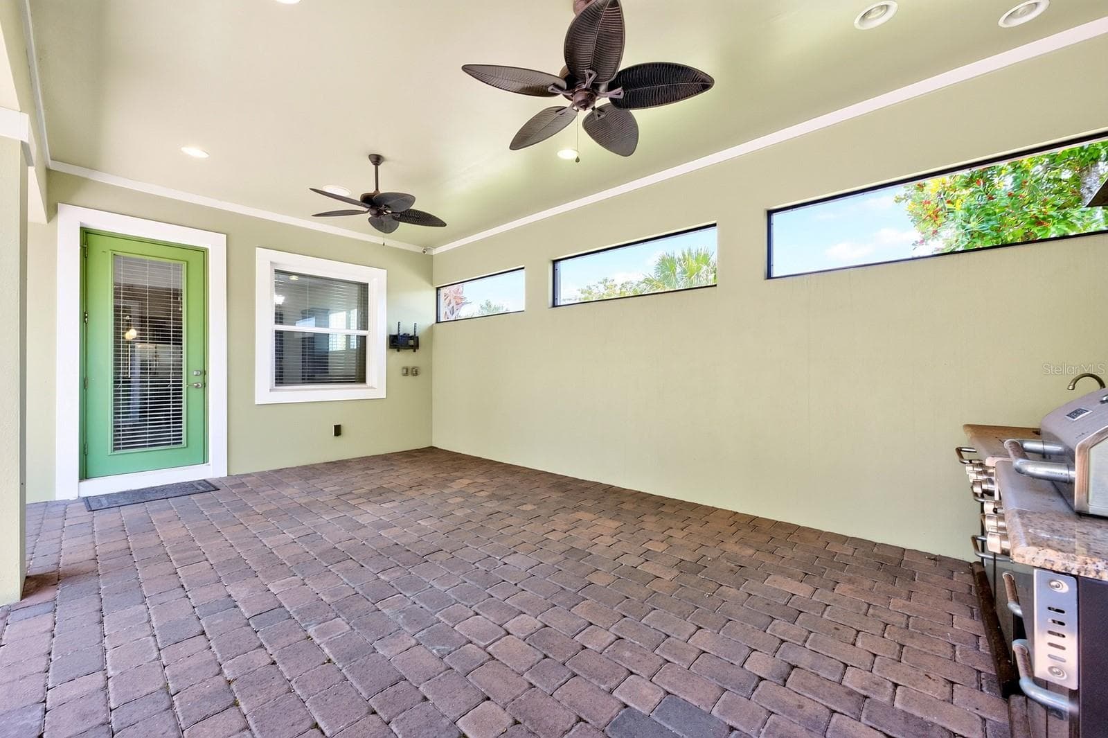 Extended screened lanai. - 8130 LAUREATE BLVD, ORLANDO