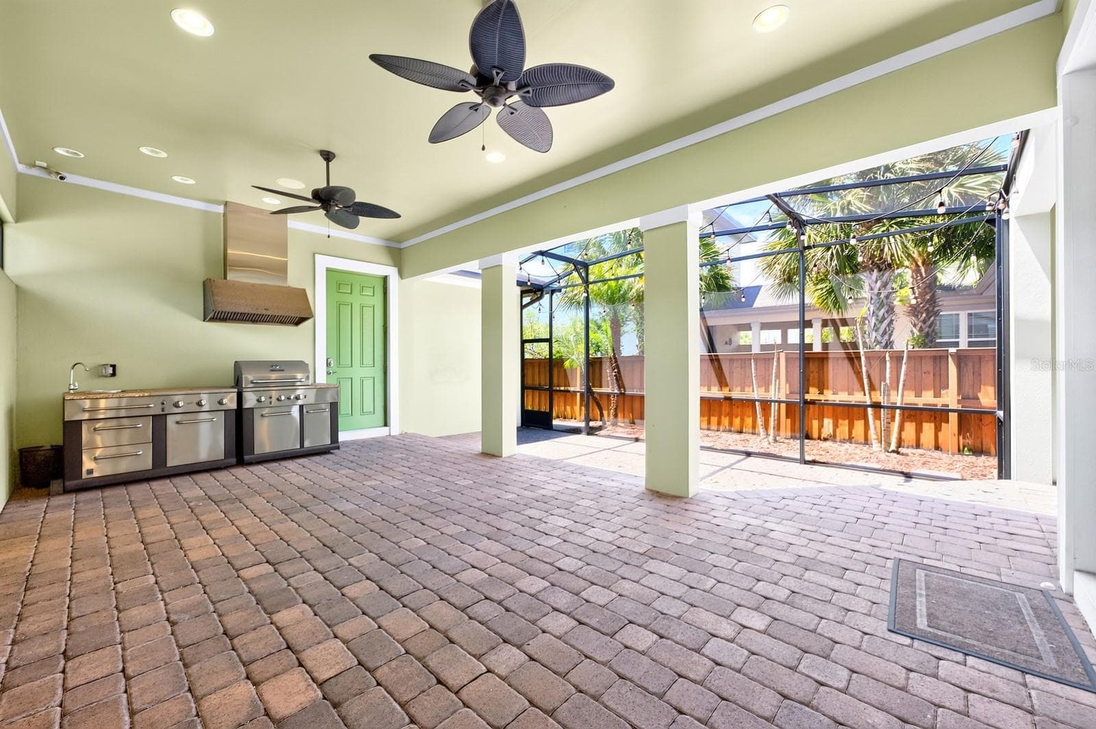 Extended screened lanai, summer kitchen. - 8130 LAUREATE BLVD, ORLANDO