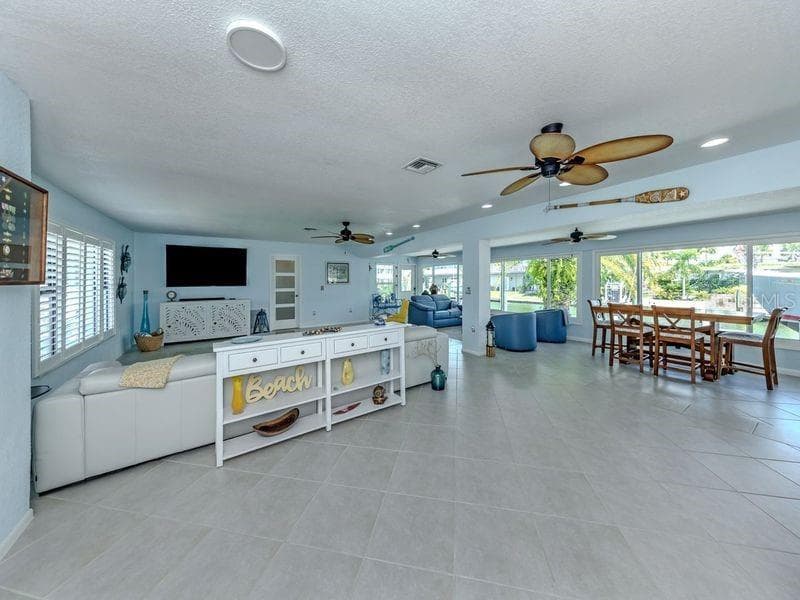 Single Family Residence at 918 GIBBS RD, VENICE, photo 17 of 48