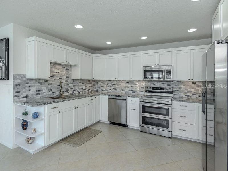 Single Family Residence at 918 GIBBS RD, VENICE, photo 19 of 48