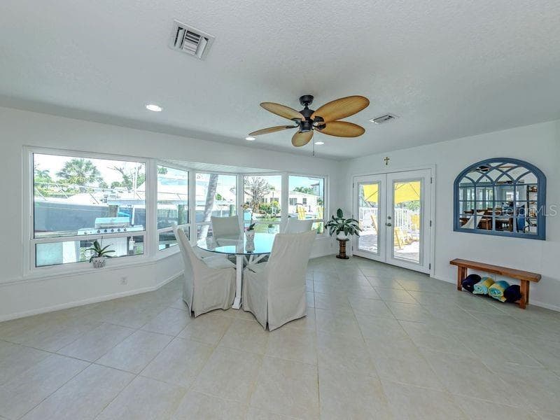 Single Family Residence at 918 GIBBS RD, VENICE, photo 22 of 48