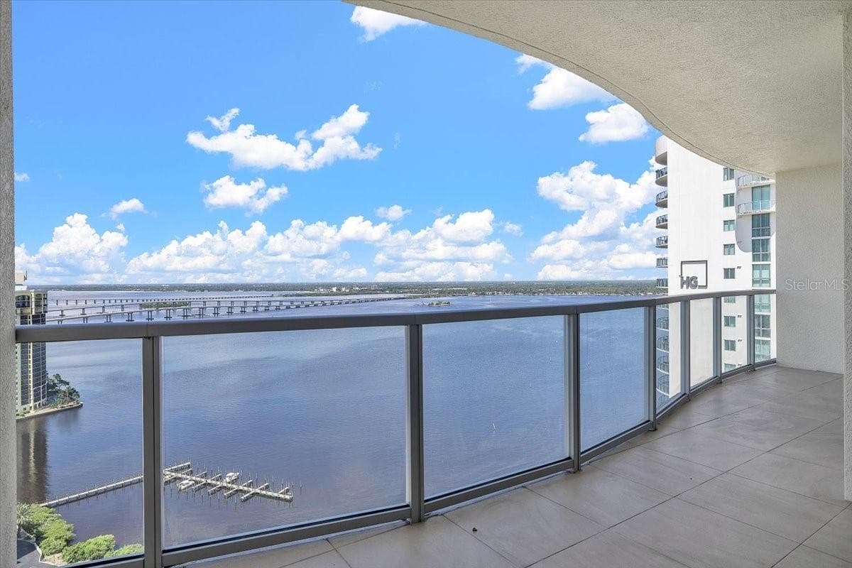3000 OASIS GRAND BLVD #2802