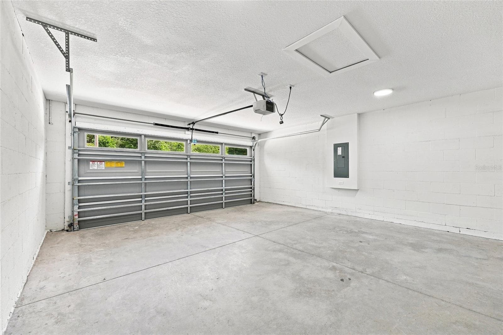 Garage - 2984 SE 140TH LN, SUMMERFIELD