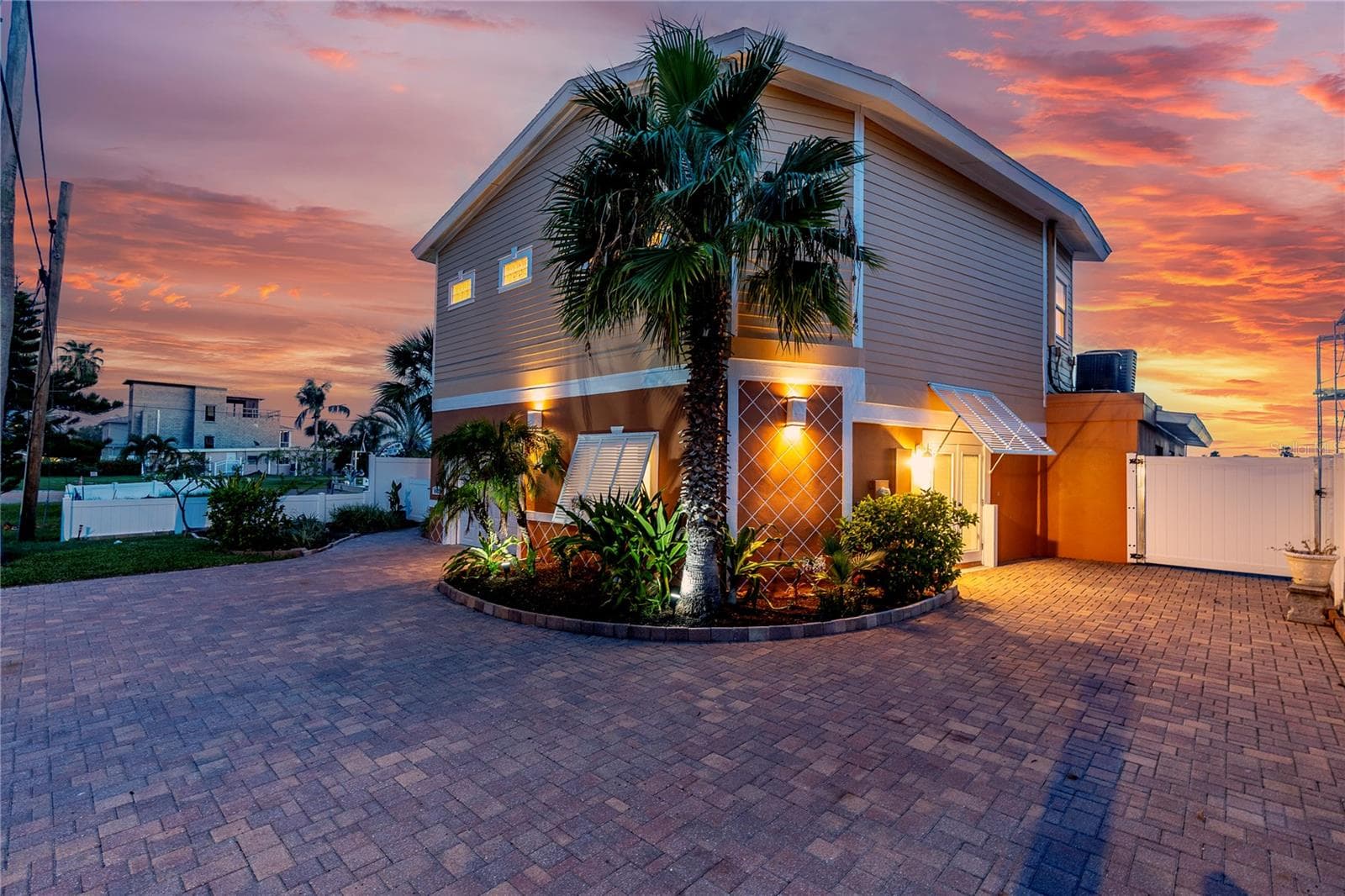 Single Family Residence at 16102 4TH ST E, REDINGTON BEACH, photo 3 of 51