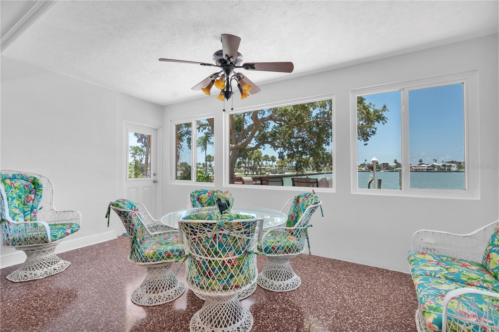Single Family Residence at 16102 4TH ST E, REDINGTON BEACH, photo 6 of 51
