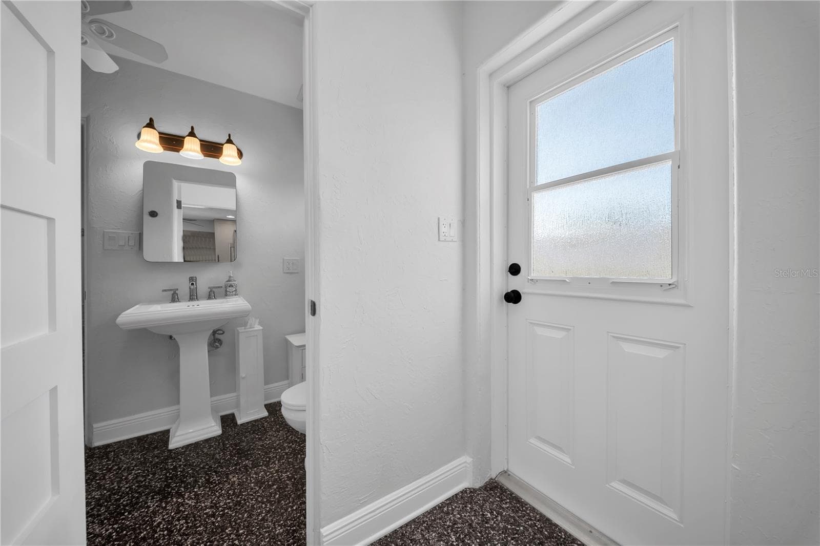 Separate entrance - 16102 4TH ST E, REDINGTON BEACH