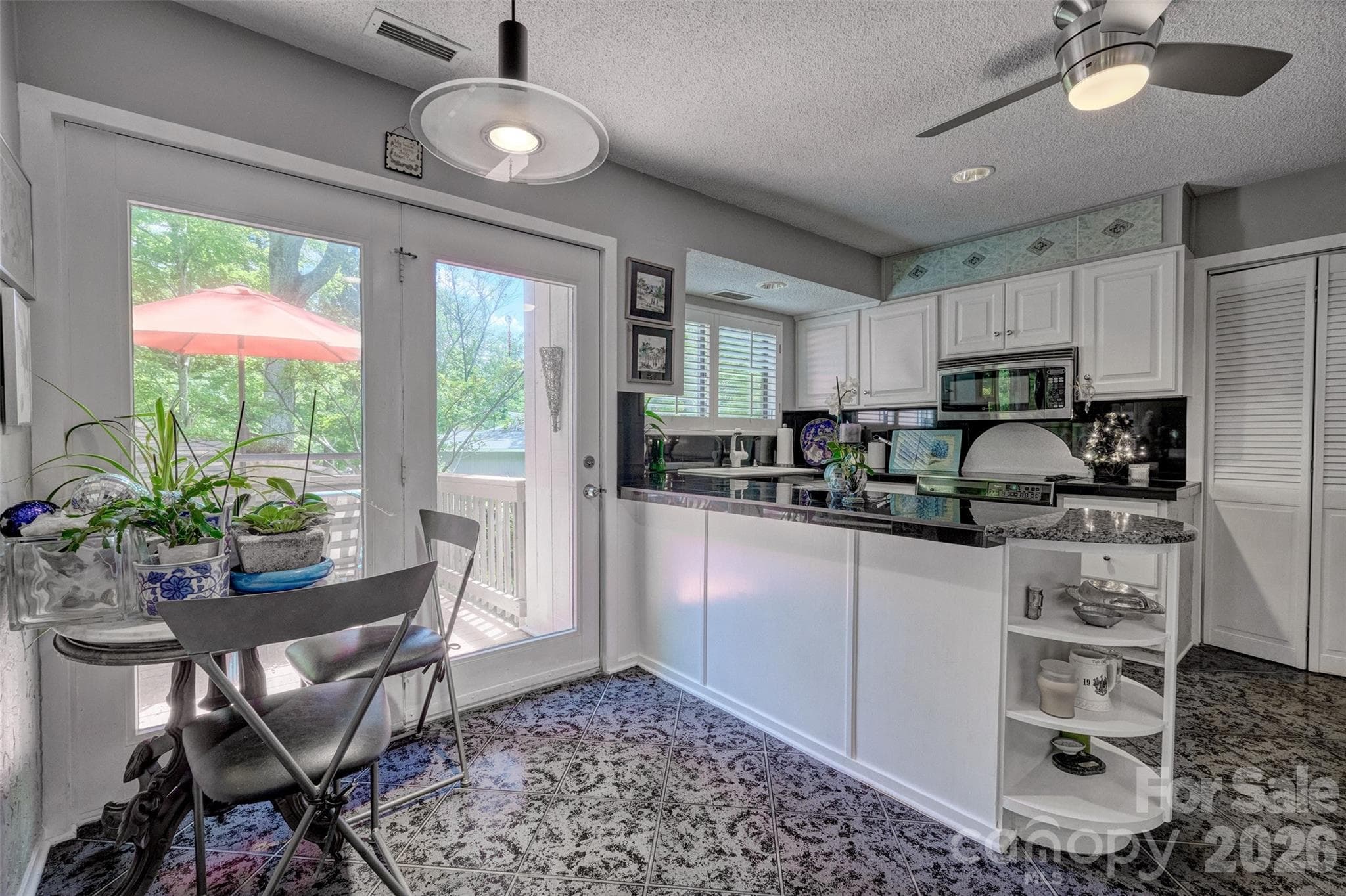 Single Family Residence at 3 King Haigler Chase Street, Lake Wylie, photo 11 of 33