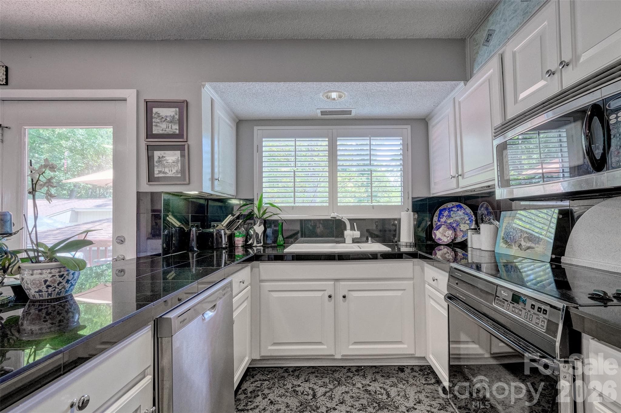 Single Family Residence at 3 King Haigler Chase Street, Lake Wylie, photo 12 of 33