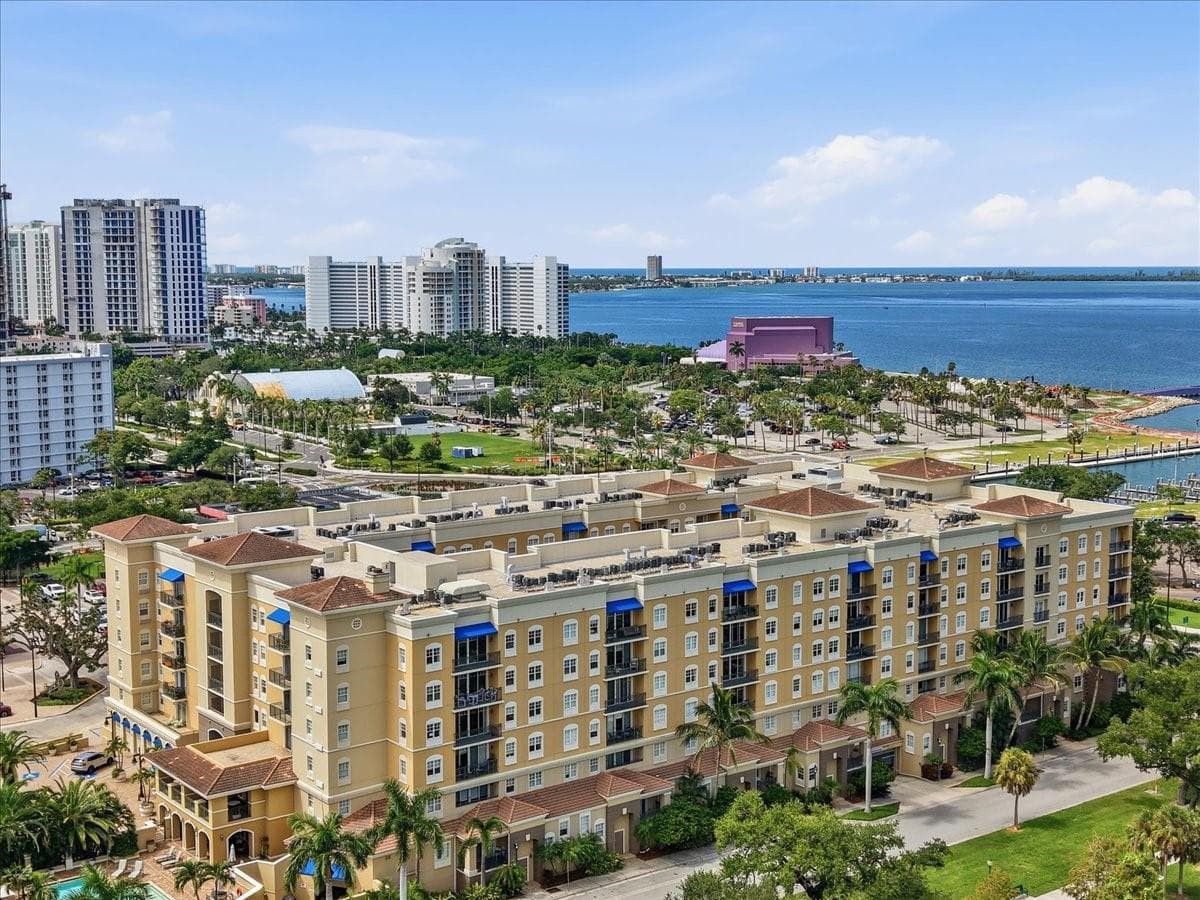 1064 N TAMIAMI TRL #1206