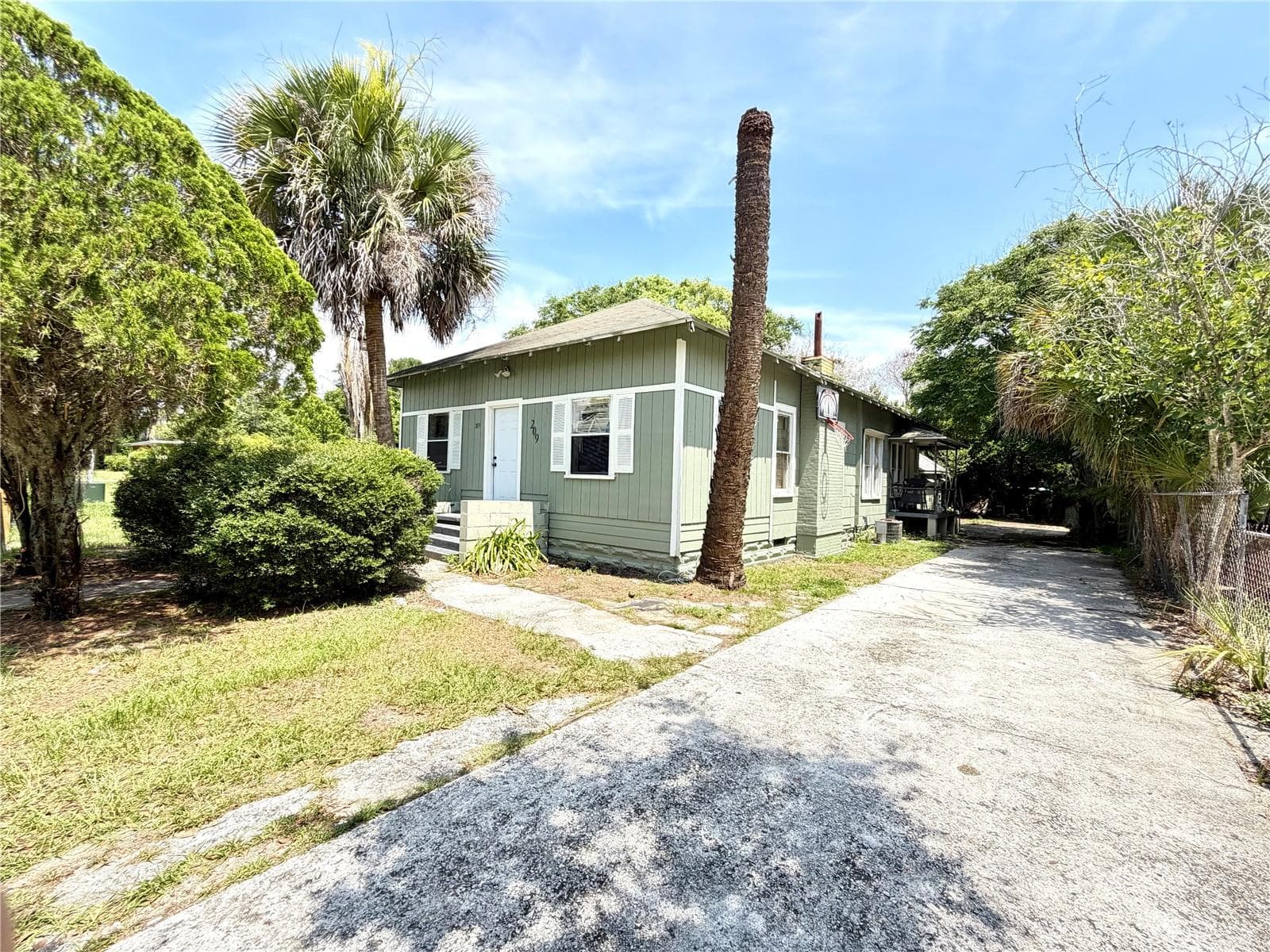 Single Family Residence at 209 AVENUE C NE, WINTER HAVEN, photo 2 of 17