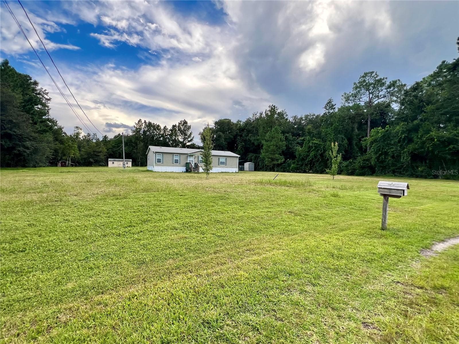 Manufactured Home at 113 SABRINA LN, PALATKA, photo 3 of 23