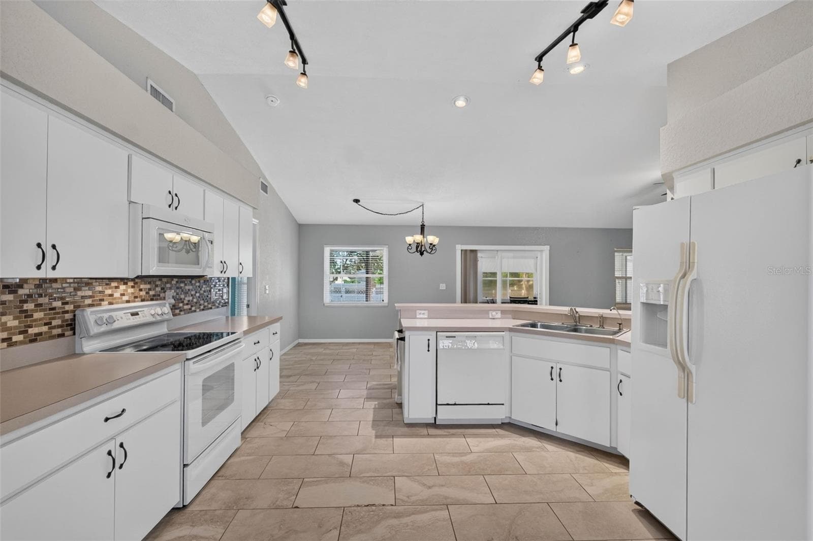 Single Family Residence at 706 HIGHLAND CREST LOOP, LAKE WALES, photo 16 of 49
