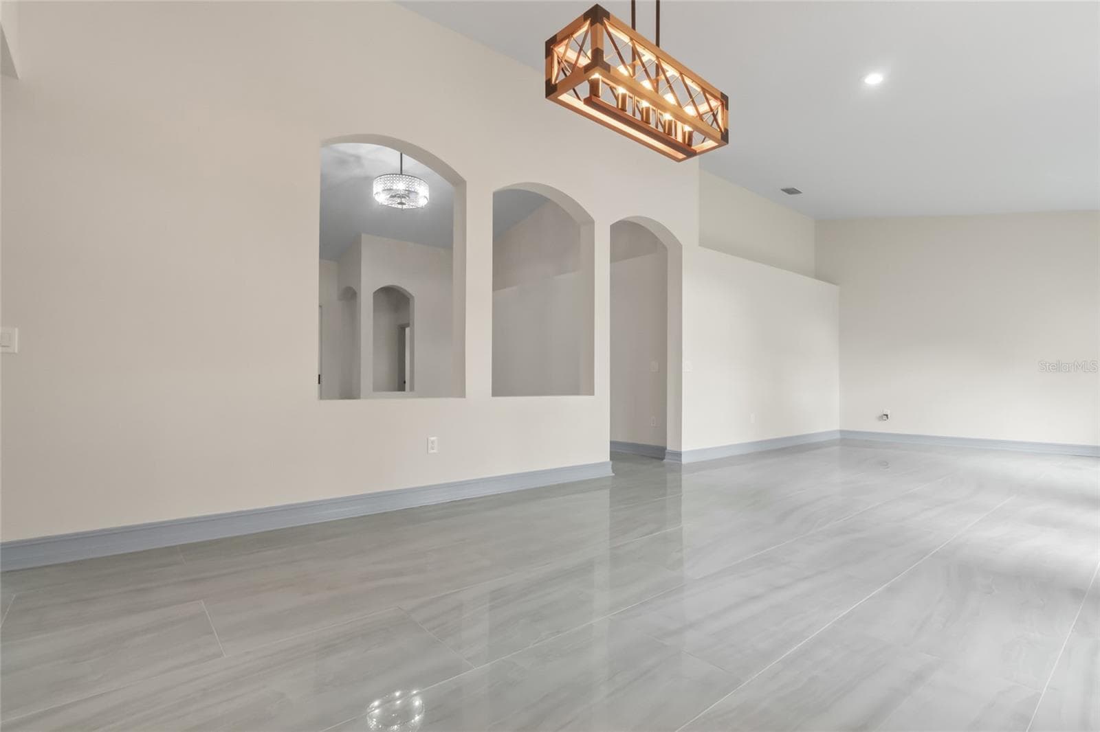 Single Family Residence at 10217 TIMBERLAND POINT DR, TAMPA, photo 5 of 44