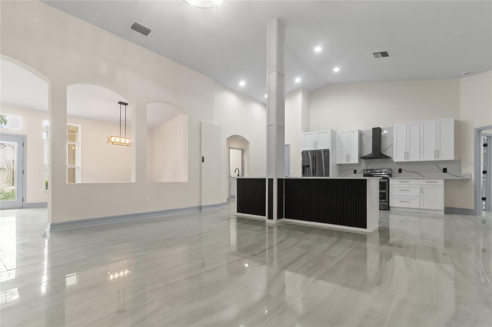 Single Family Residence at 10217 TIMBERLAND POINT DR, TAMPA, photo 8 of 44