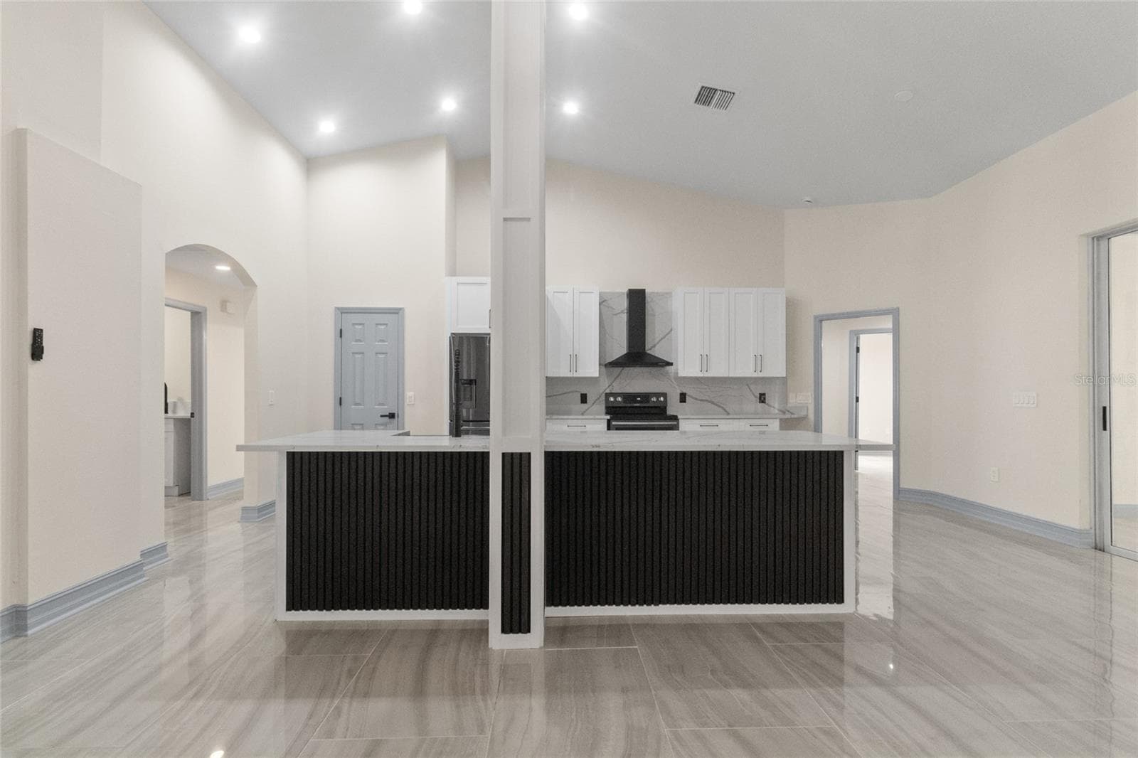 Single Family Residence at 10217 TIMBERLAND POINT DR, TAMPA, photo 12 of 44