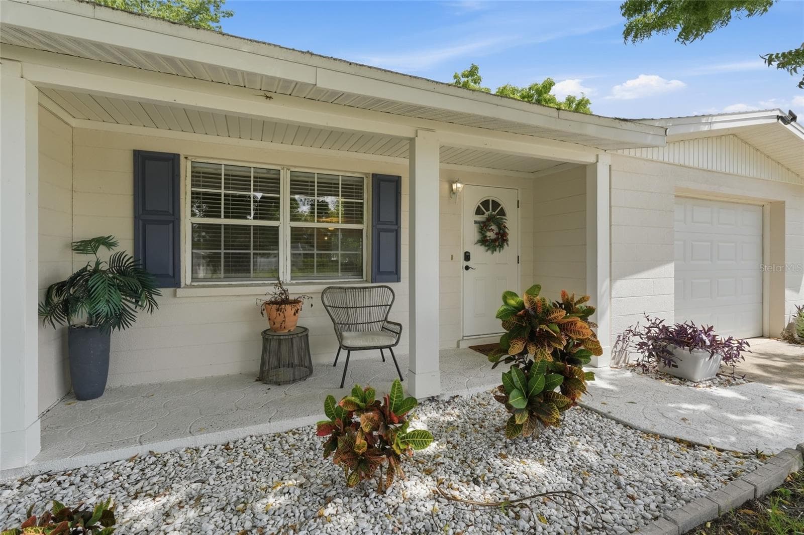 beautiful front porch thats been freshly painted - 5008 27TH AVE W, BRADENTON