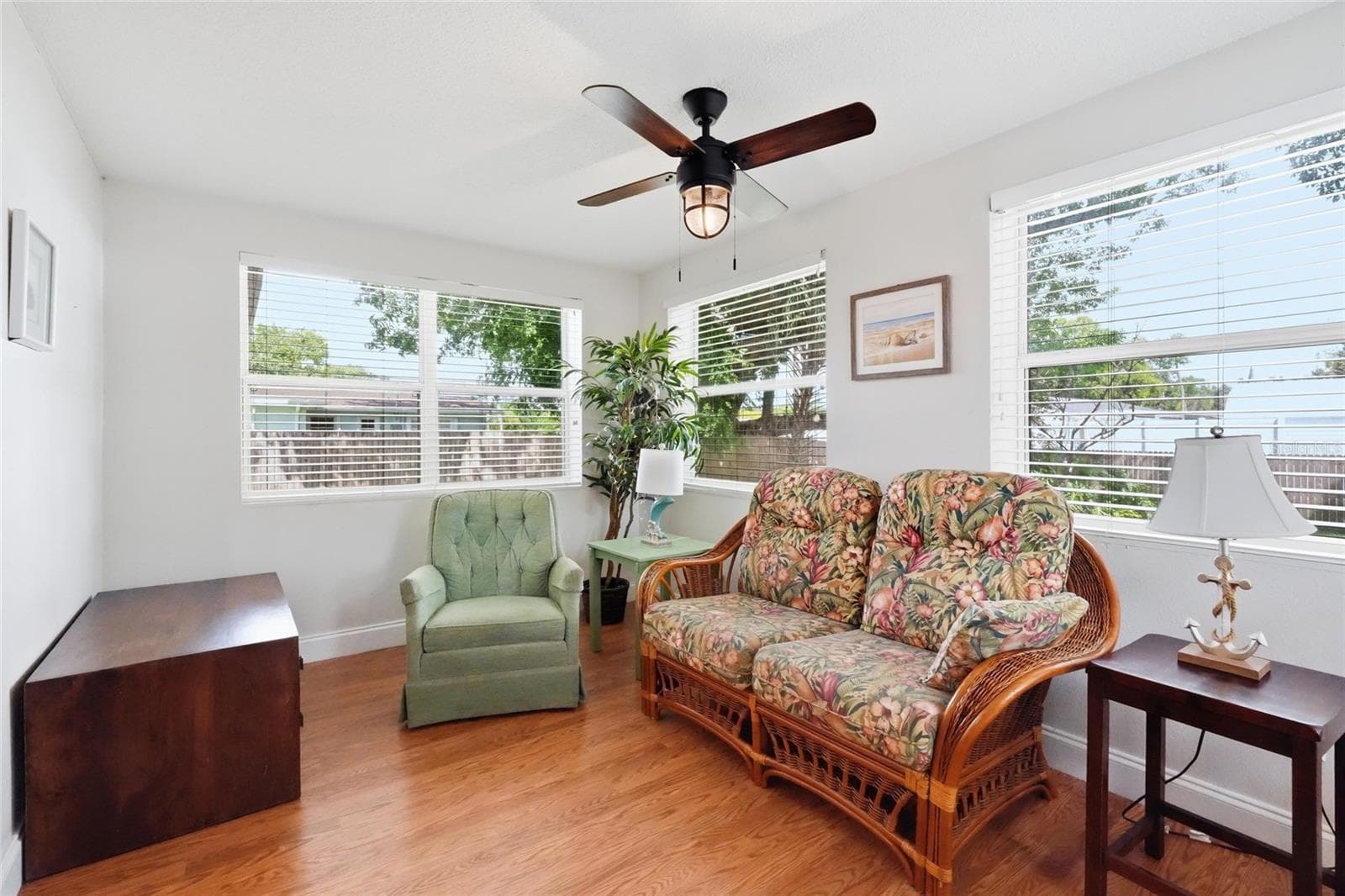 beautiful FL sunroom that can serve as an additional bedroom, home offer, and more - 5008 27TH AVE W, BRADENTON