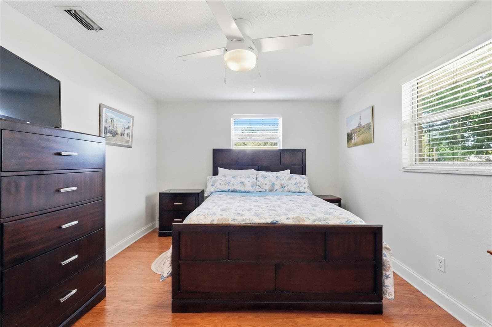 tons of natural light in the master bedroom overlooking the beautiful lush backyard - 5008 27TH AVE W, BRADENTON