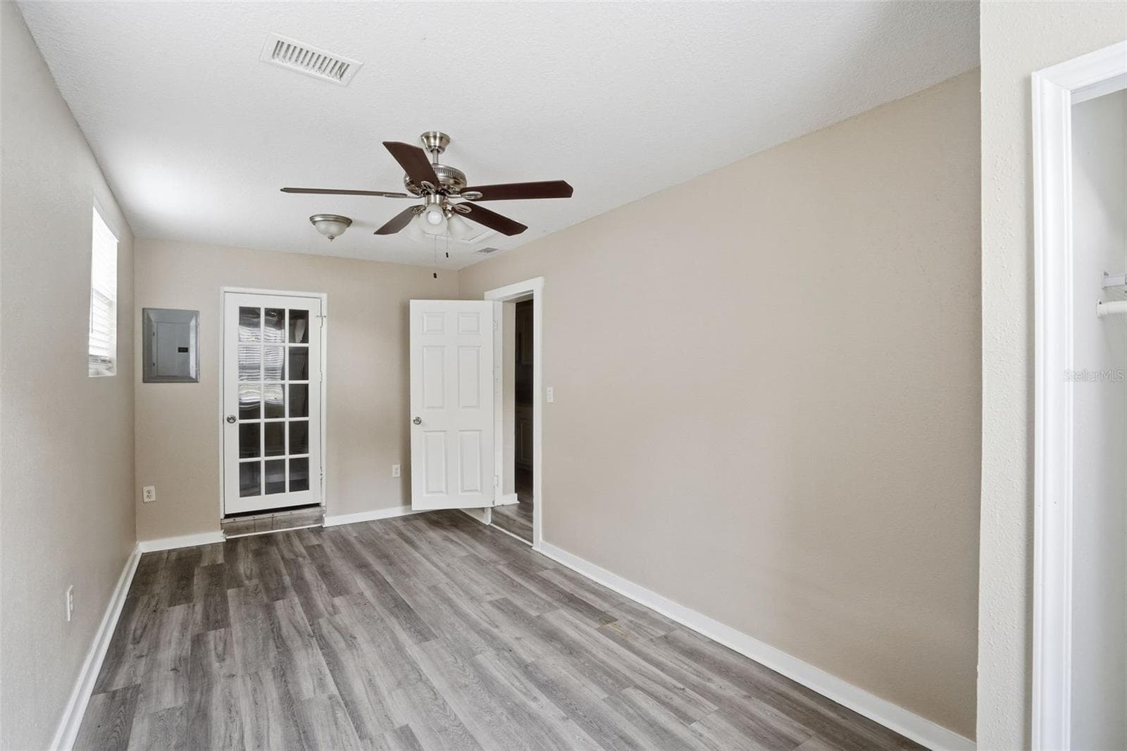 Single Family Residence at 1514 CREST AVE, LEESBURG, photo 11 of 24