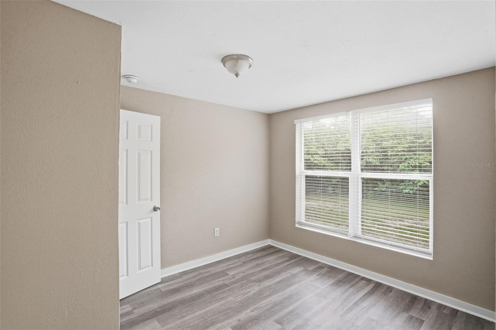 Single Family Residence at 1514 CREST AVE, LEESBURG, photo 12 of 24