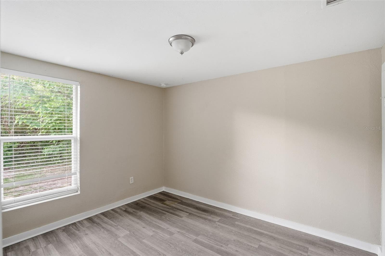Single Family Residence at 1514 CREST AVE, LEESBURG, photo 16 of 24