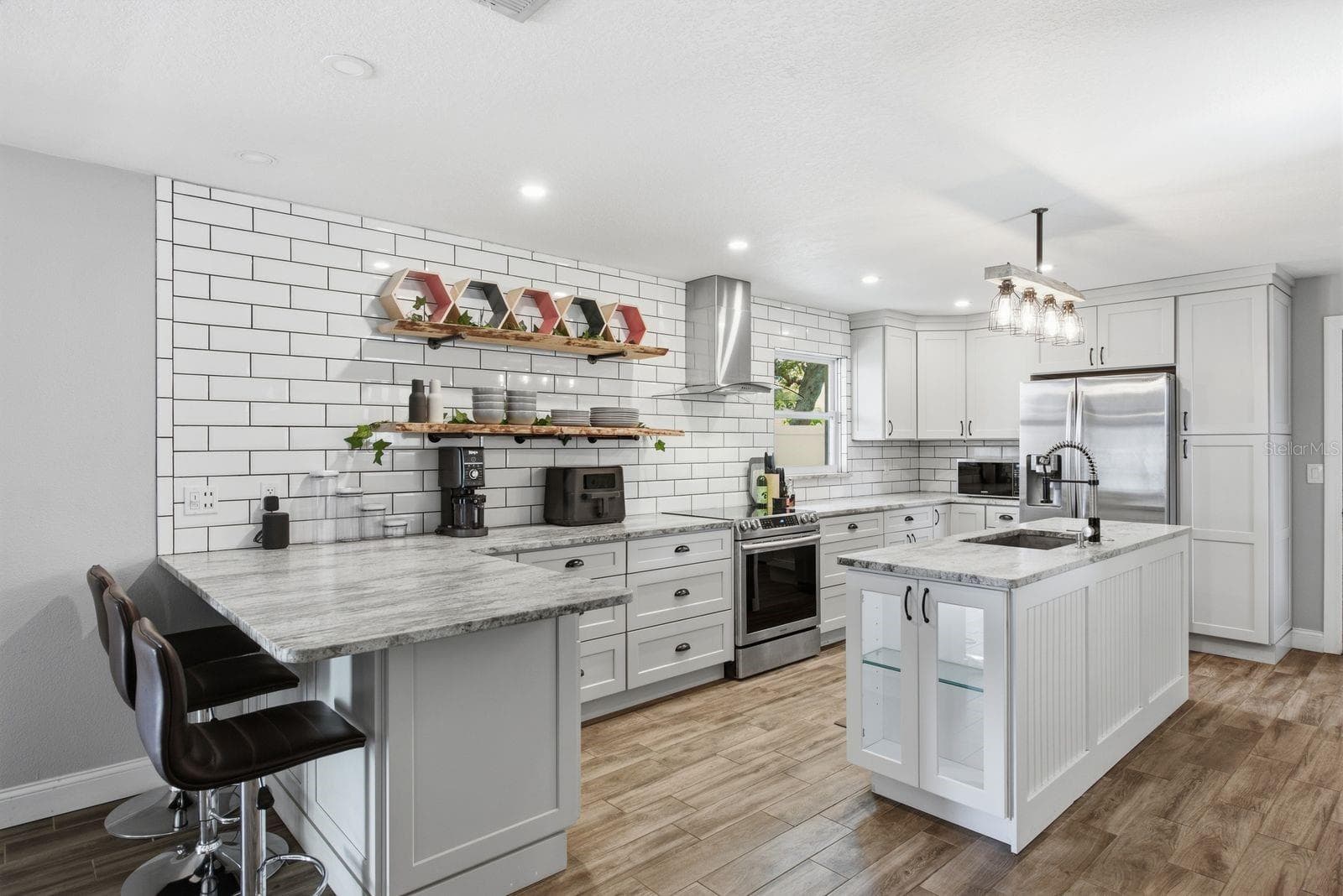 Beautifully updatd and ready to cook! - 12620 115TH ST, LARGO