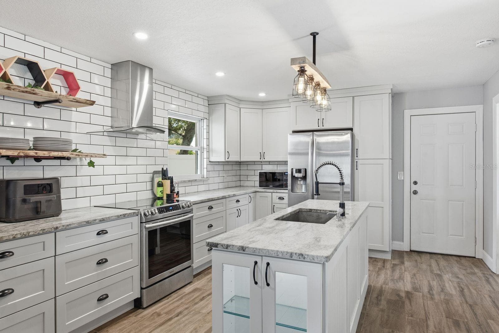 Open kitchen made for entertaining. - 12620 115TH ST, LARGO