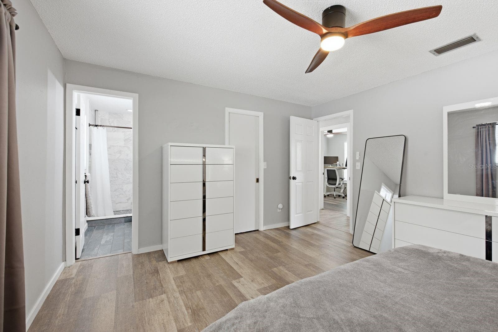 Spacious primary retreat. - 12620 115TH ST, LARGO