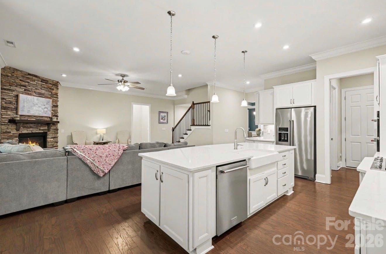 Single Family Residence at 113 Cross Current Lane, Belmont, photo 11 of 46