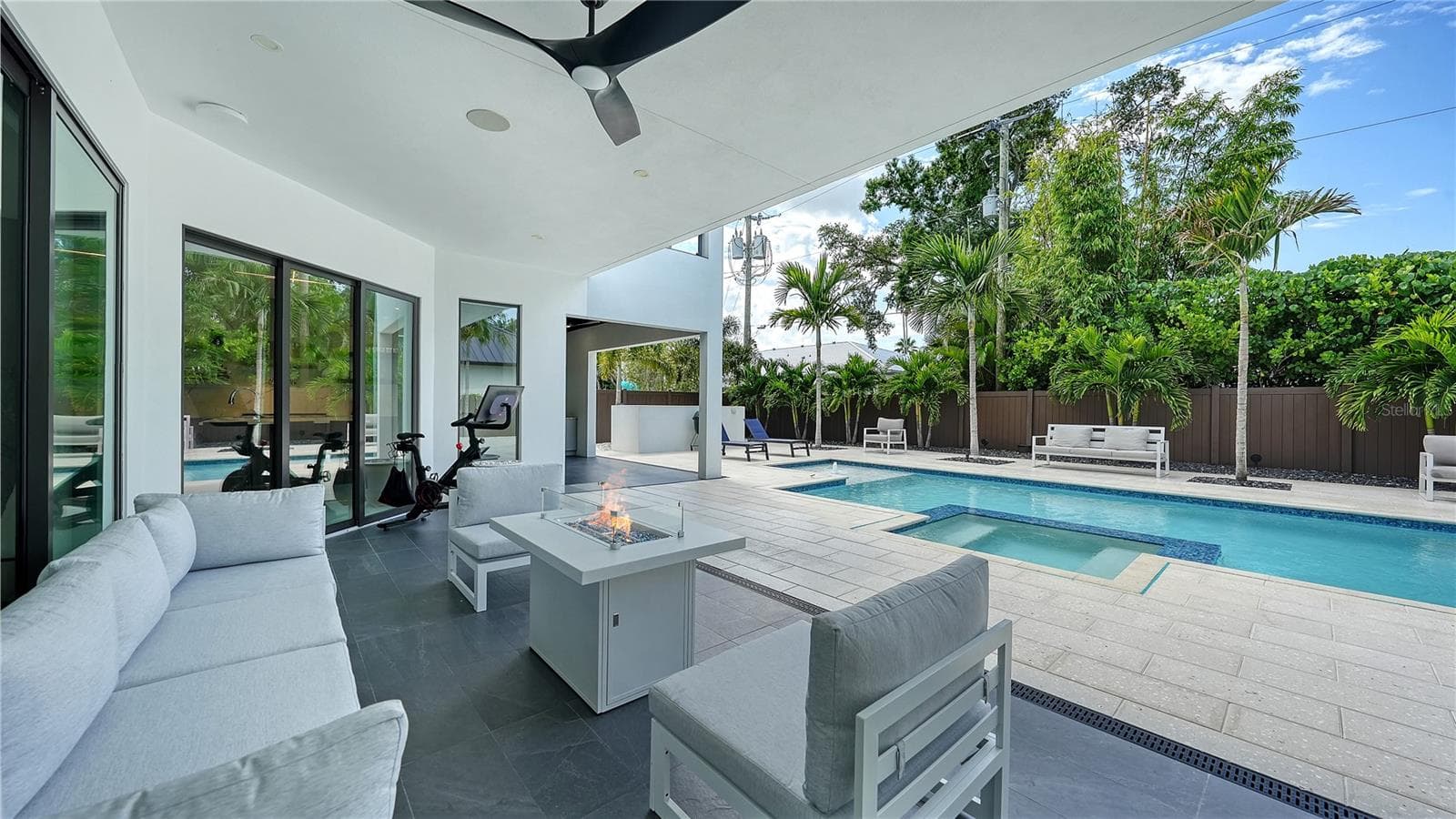 Single Family Residence at 1960 BOYCE ST, SARASOTA, photo 10 of 61