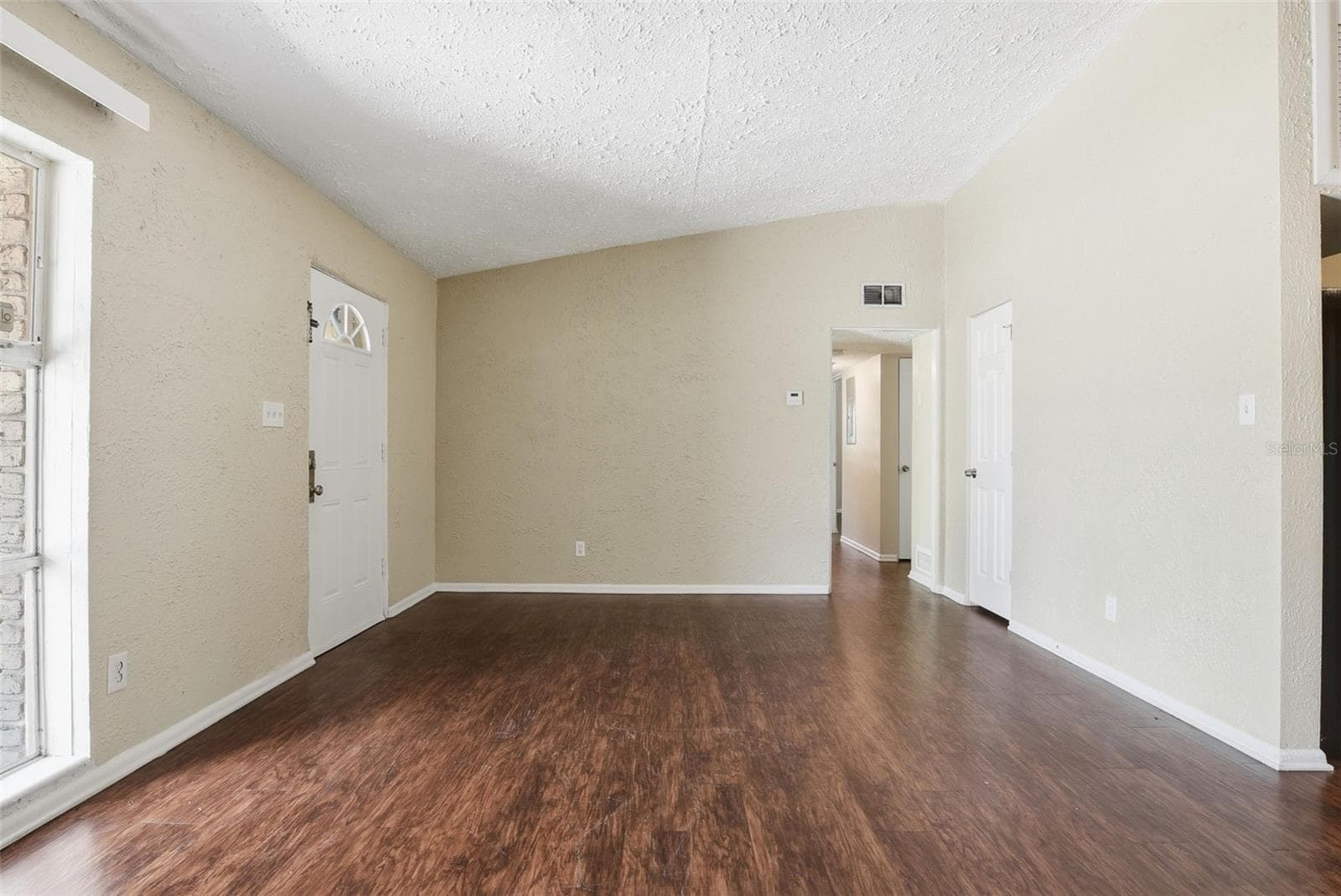 Single Family Residence at 5312 COVENTRY DR, ORLANDO, photo 8 of 38