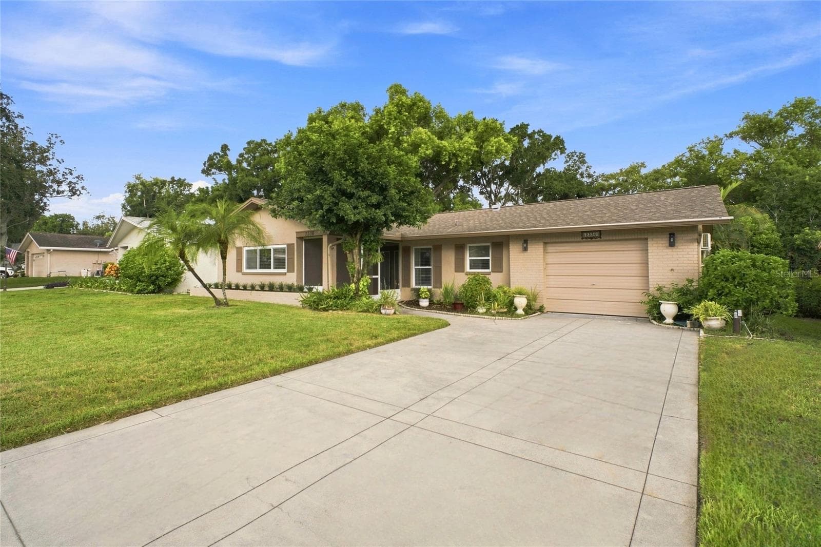Widened 2-car driveway and freshly landscaped~ - 2336 MALCOLM DR, PALM HARBOR