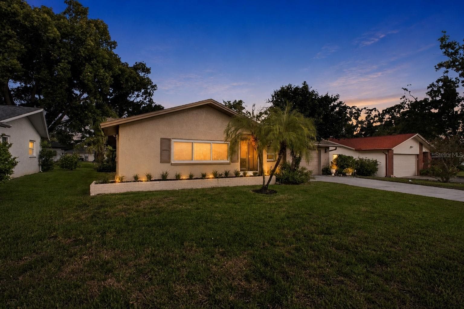 Beautiful Twilight~ - 2336 MALCOLM DR, PALM HARBOR