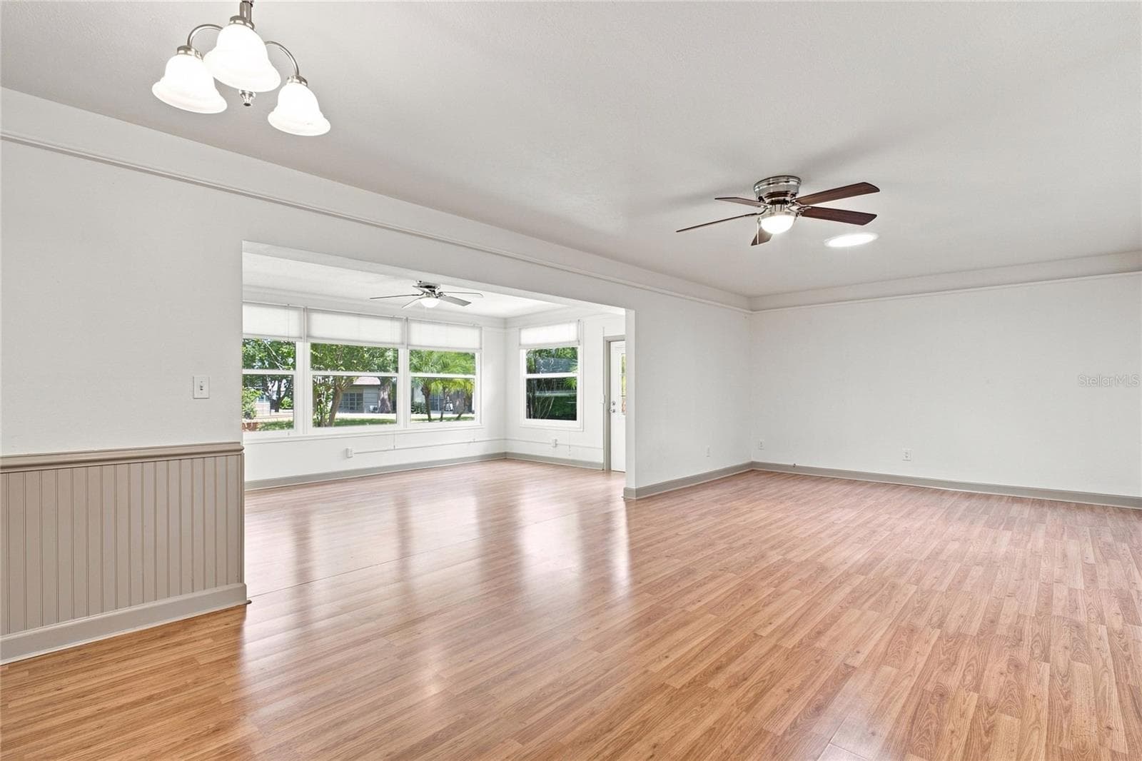 Freshly painted, beautiful sky light and new fans~ - 2336 MALCOLM DR, PALM HARBOR