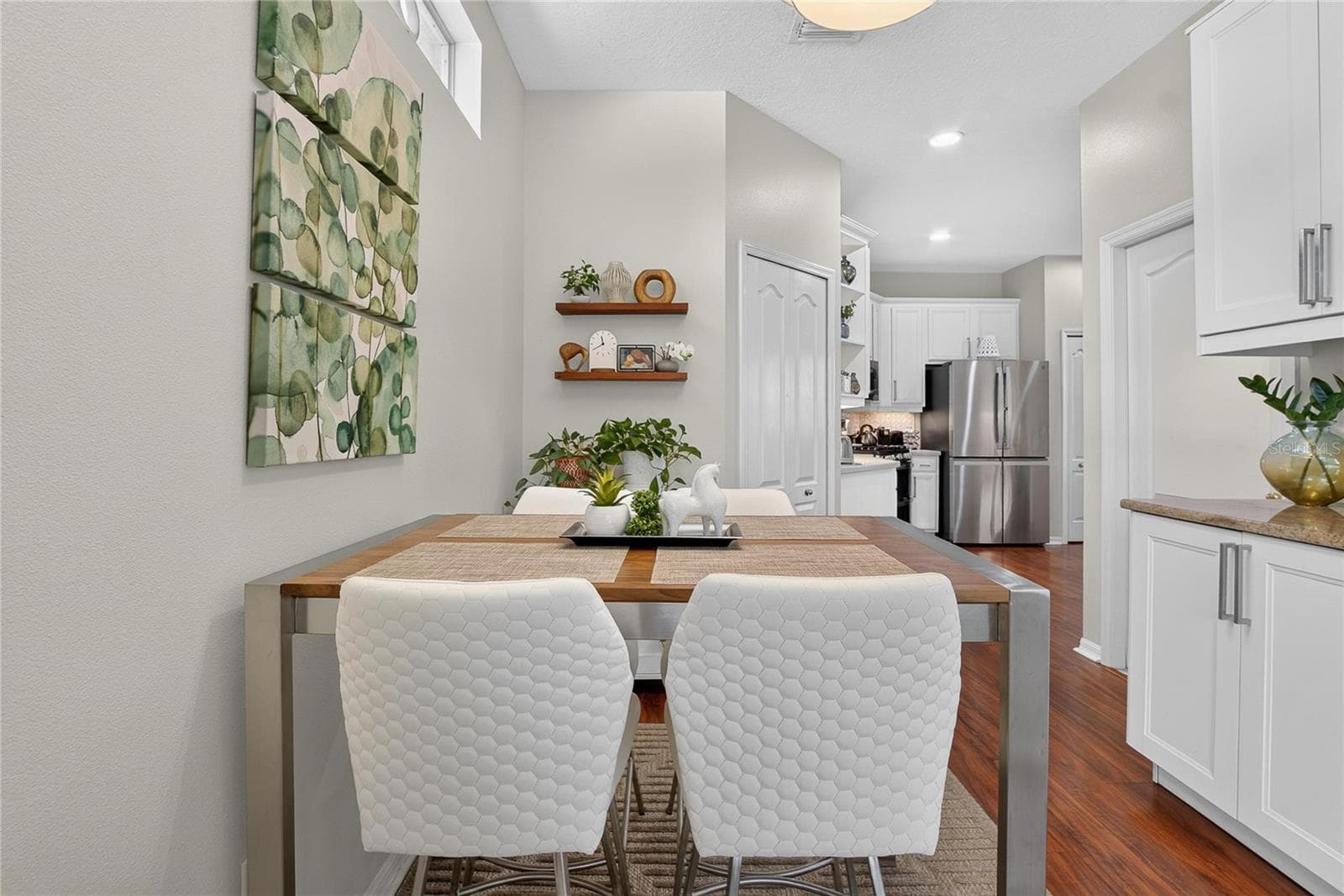 Breakfast nook offers a casual dining space conveniently located just off the kitchen. - 10807 SIERRA VISTA PL, TAMPA