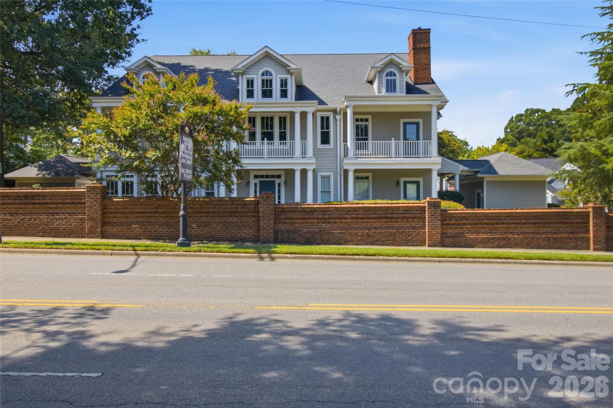 1056 The Glen Street