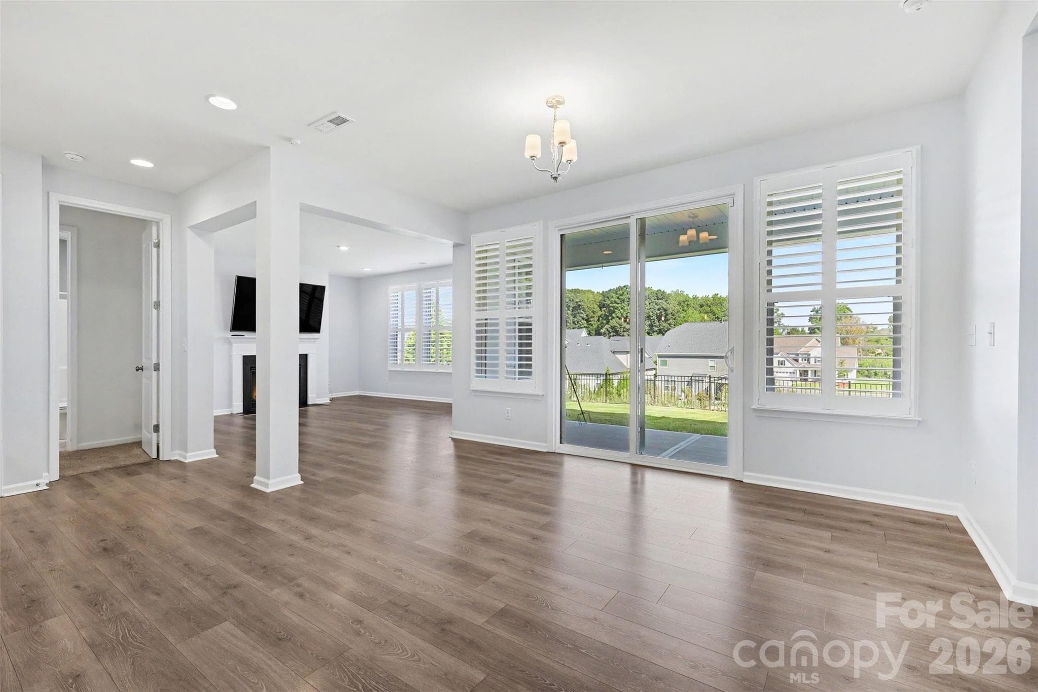 Single Family Residence at 8017 Creek Park Drive, Denver, photo 5 of 31