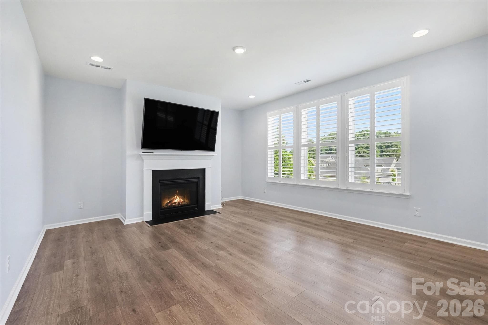 Single Family Residence at 8017 Creek Park Drive, Denver, photo 6 of 31