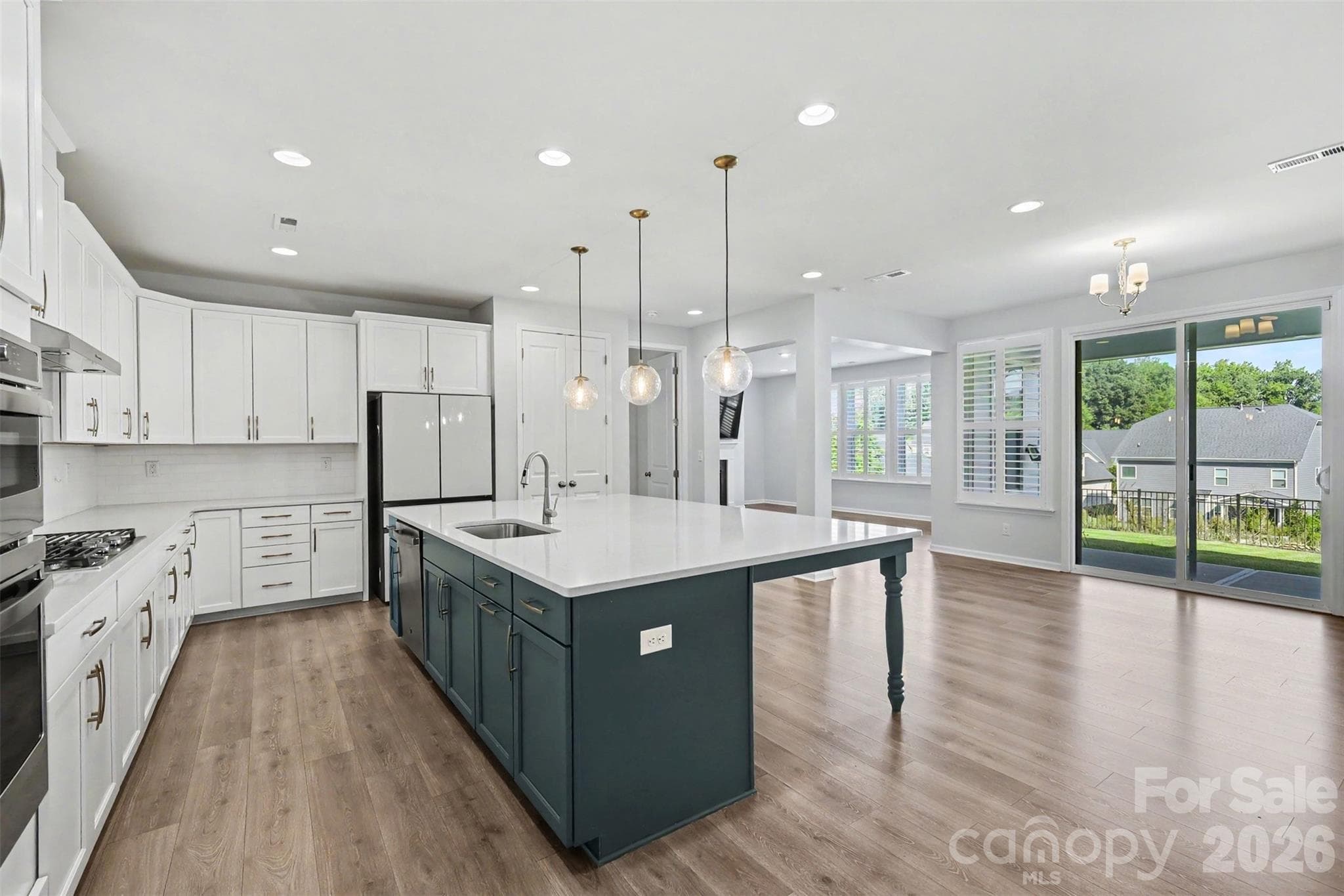 Single Family Residence at 8017 Creek Park Drive, Denver, photo 8 of 31