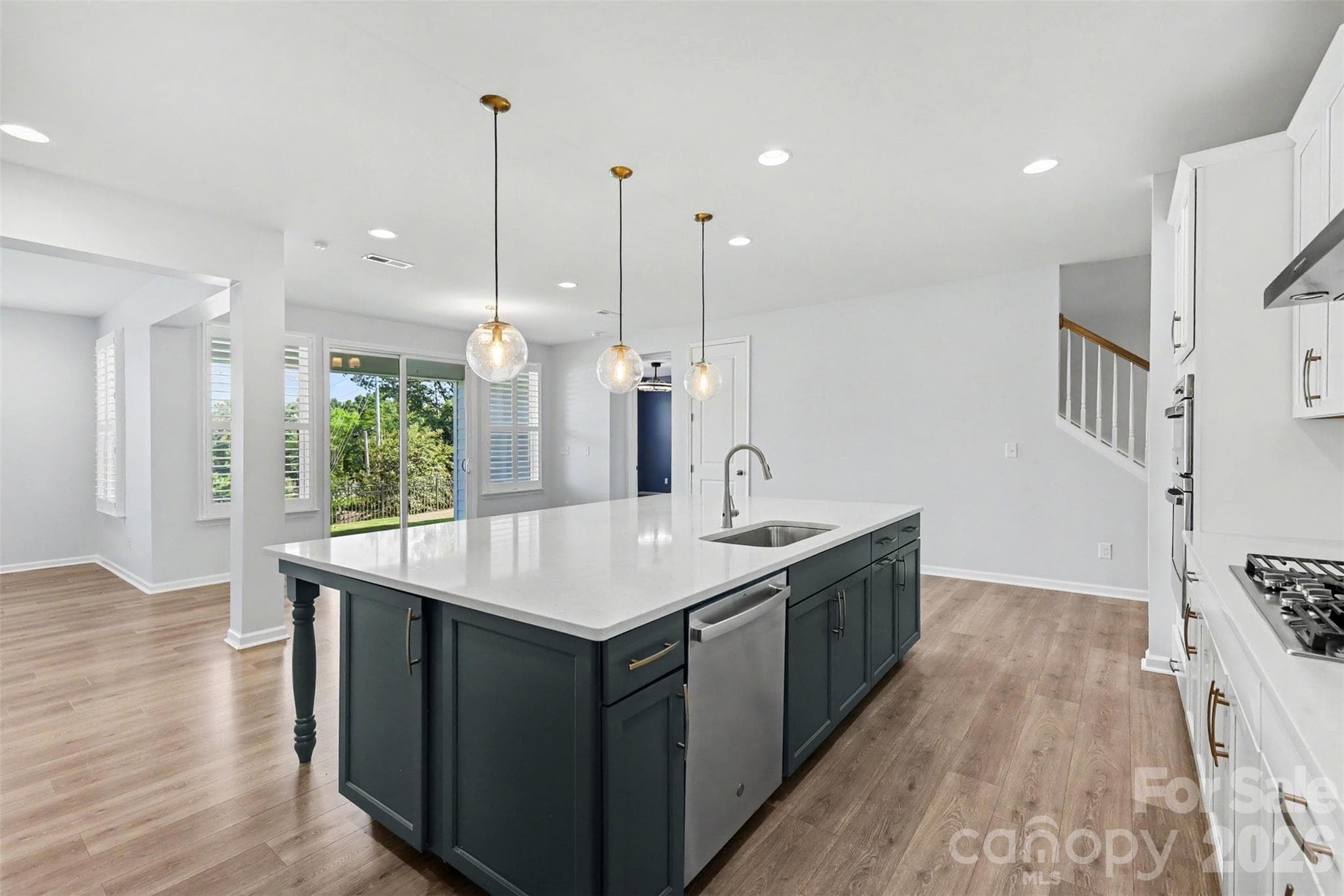 Single Family Residence at 8017 Creek Park Drive, Denver, photo 9 of 31