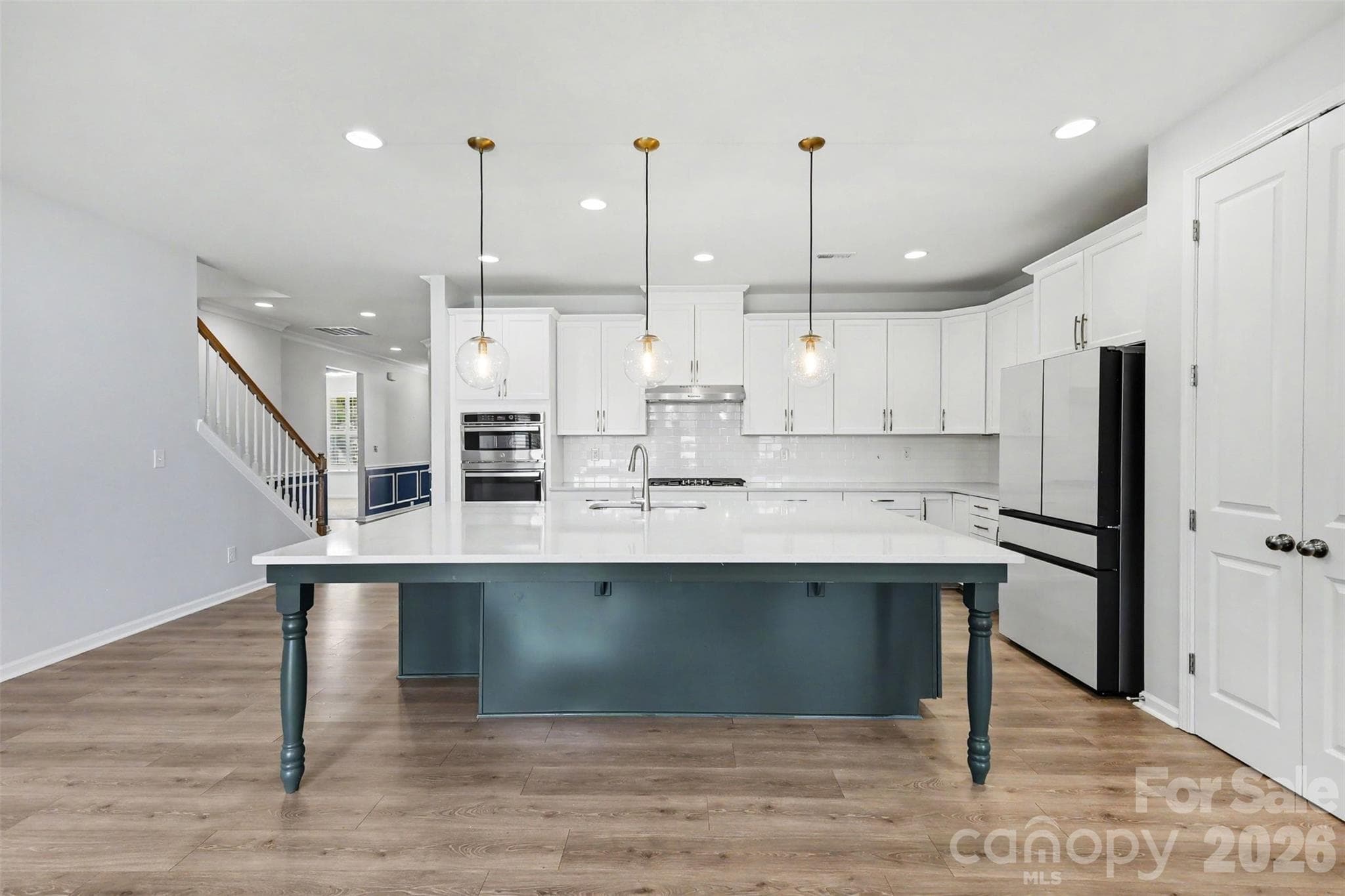 Single Family Residence at 8017 Creek Park Drive, Denver, photo 10 of 31
