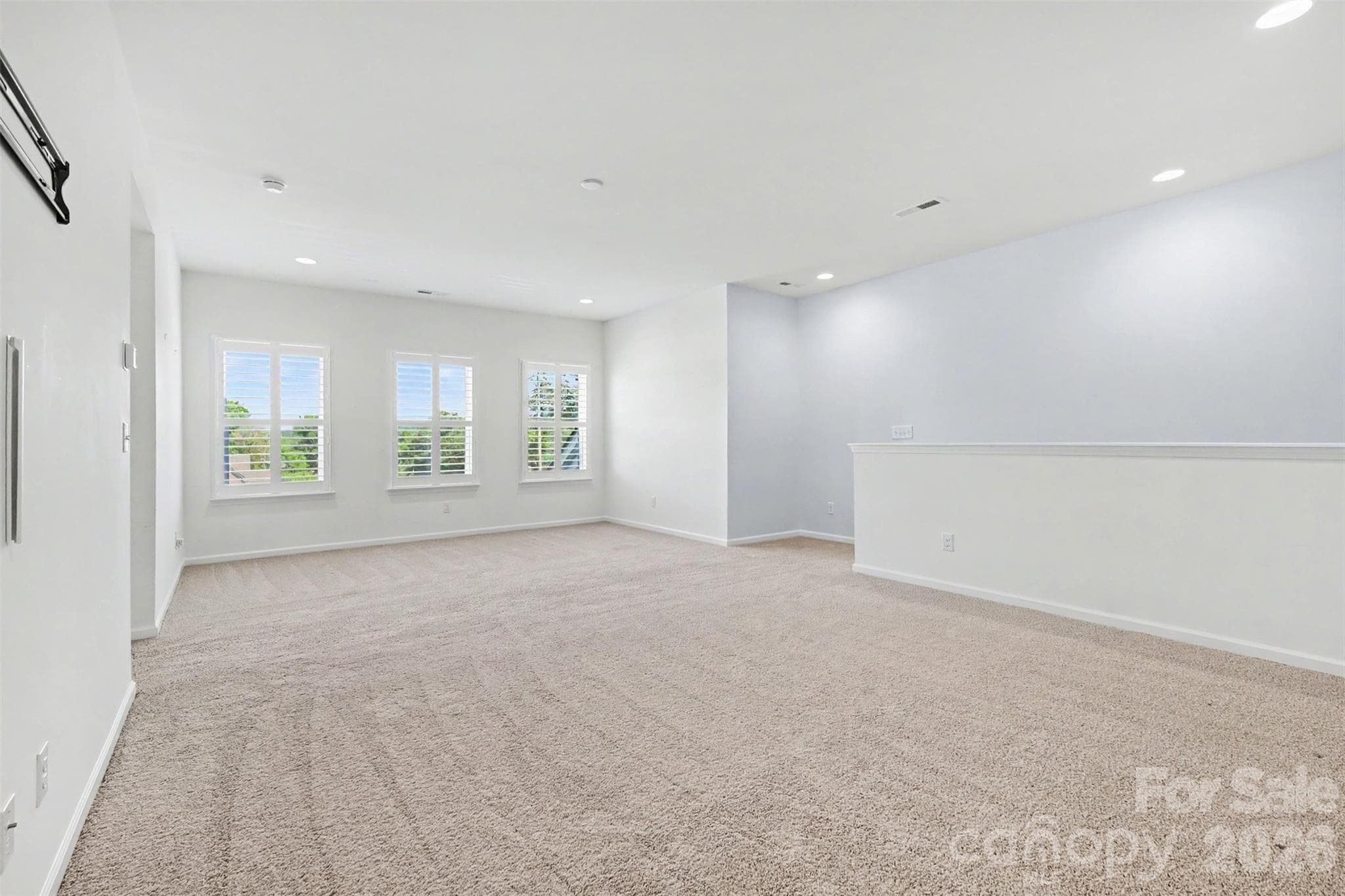 Single Family Residence at 8017 Creek Park Drive, Denver, photo 20 of 31